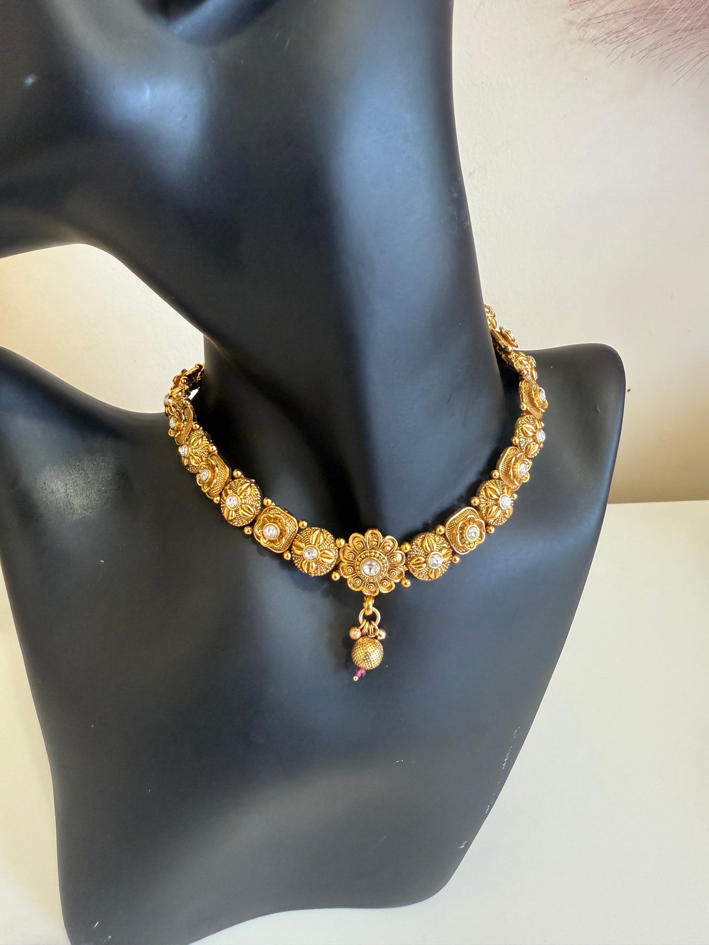 Gold Matte Finish Choker Set White