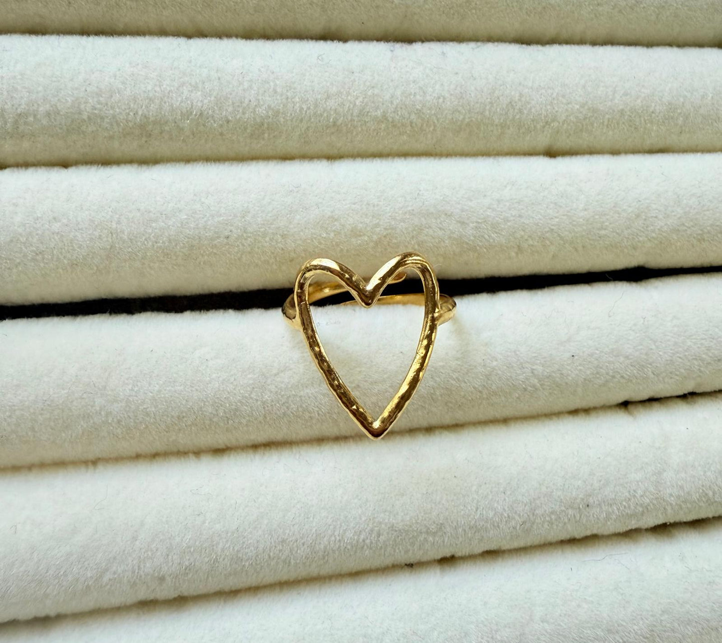 Minimal Heart Ring
