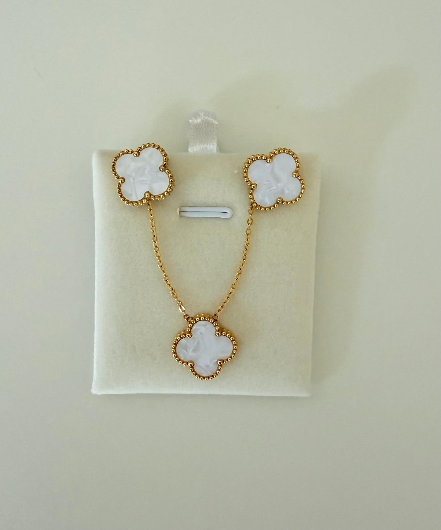White VC Pendant Set
