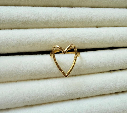 Minimal Heart Ring