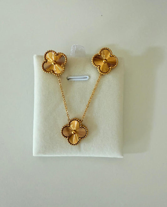 Gold VC Pendant Set